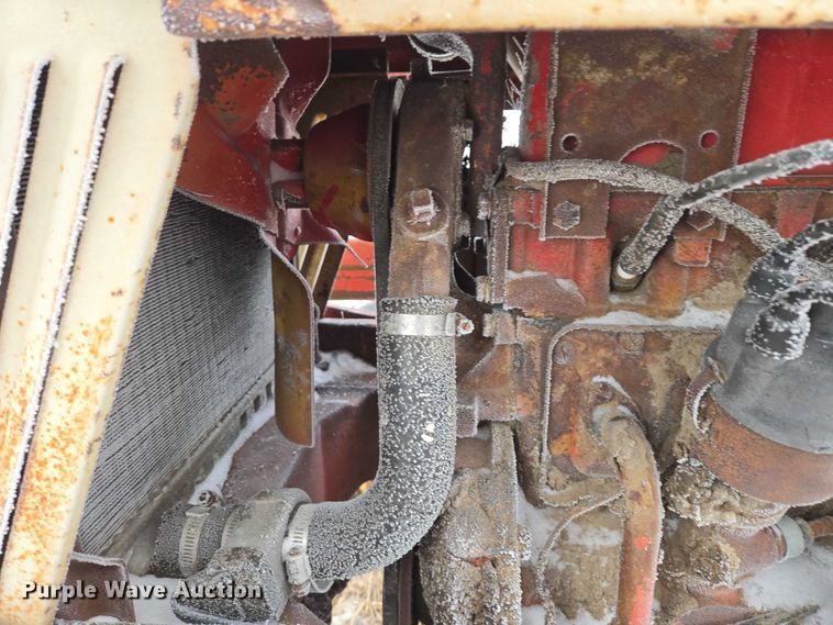 image for item ES2606 International 574 tractor