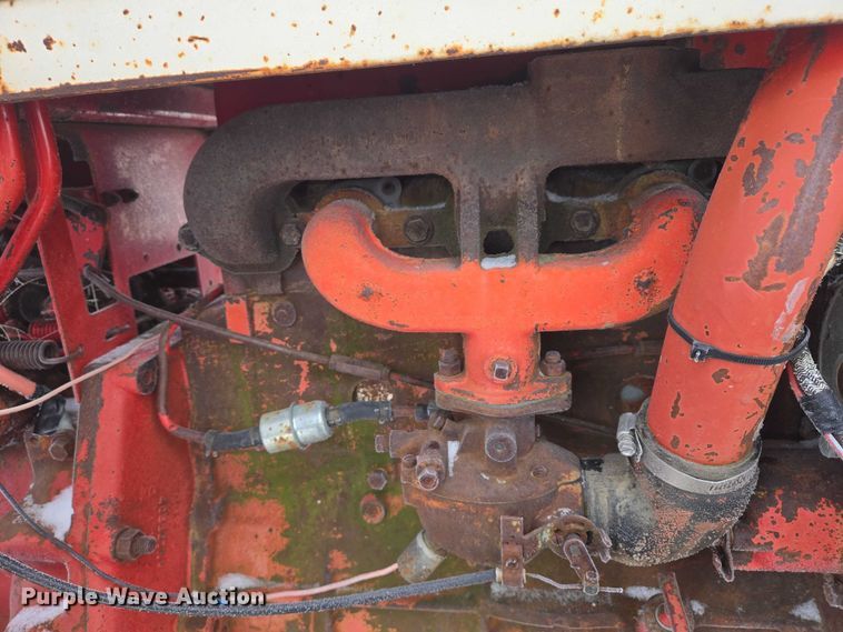 image for item ES2606 International 574 tractor