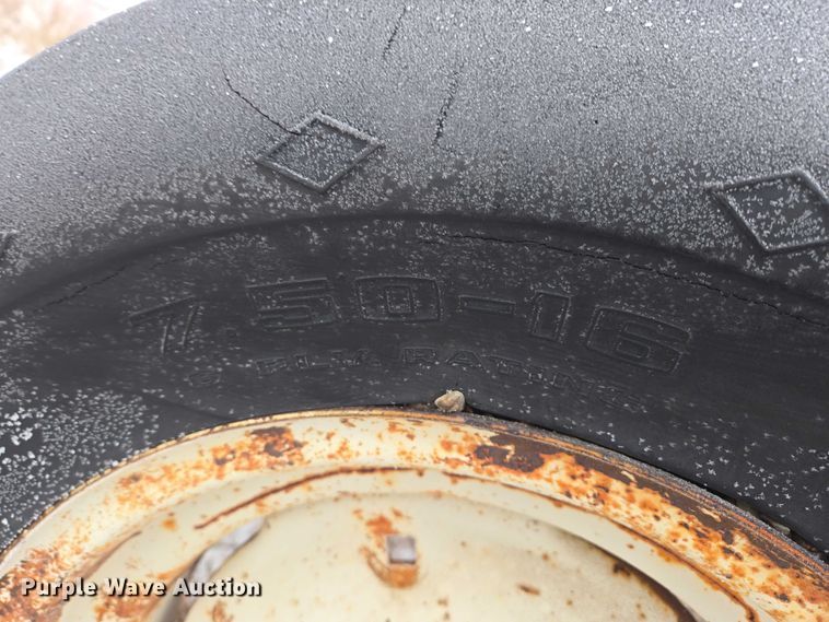 image for item ES2606 International 574 tractor