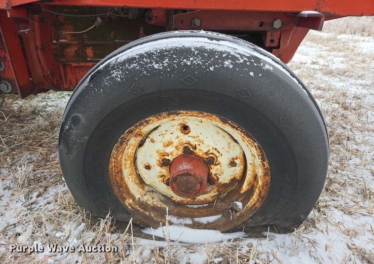 image for item ES2606 International 574 tractor