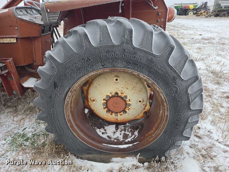 image for item ES2606 International 574 tractor