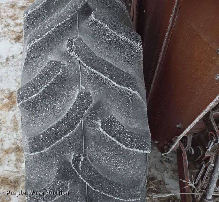 image for item ES2606 International 574 tractor