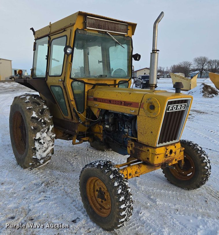 image for item ES2610 Ford Tiger Special 6600 tractor