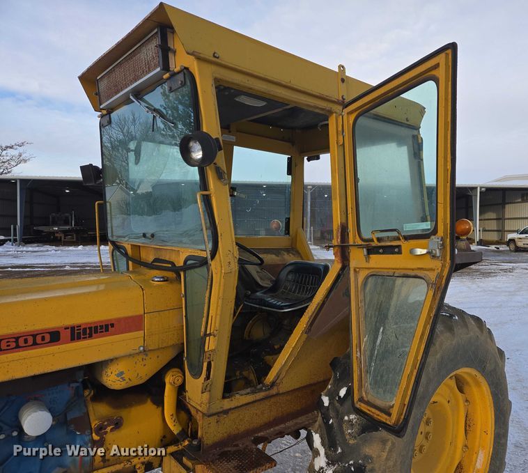 image for item ES2610 Ford Tiger Special 6600 tractor