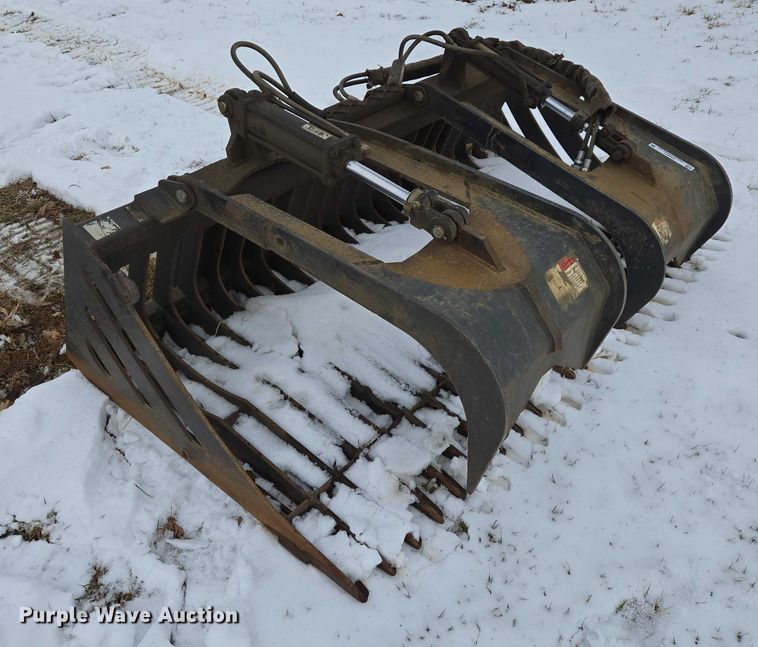 image for item ES2611 Skid steer grapple bucket