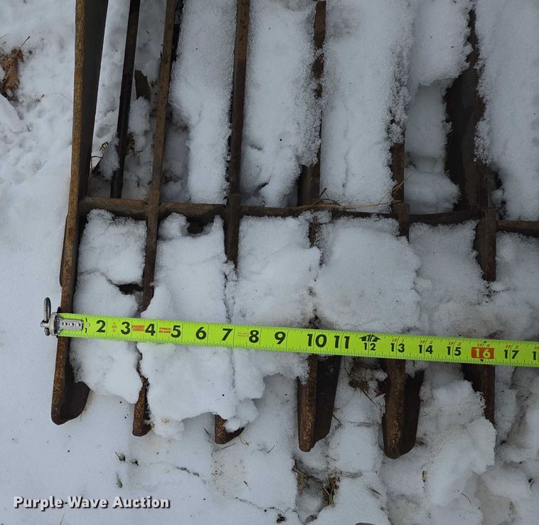 image for item ES2611 Skid steer grapple bucket