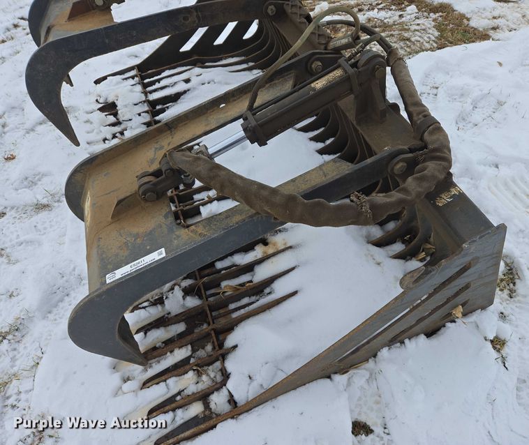 image for item ES2611 Skid steer grapple bucket