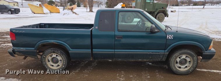 image for item ES2612 1998 GMC Sonoma Ext. Cab pickup truck
