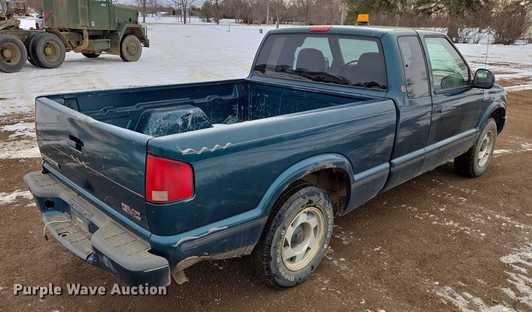 image for item ES2612 1998 GMC Sonoma Ext. Cab pickup truck