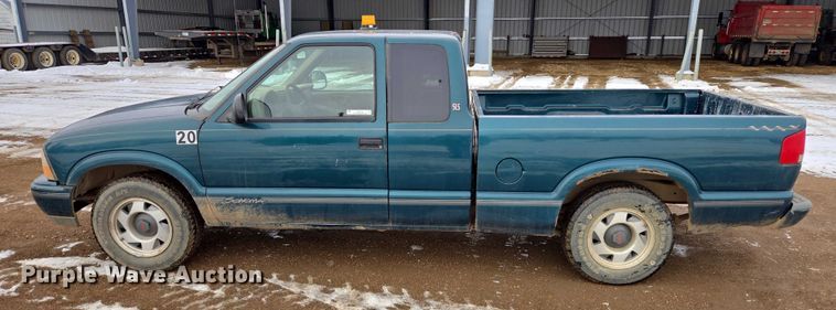 image for item ES2612 1998 GMC Sonoma Ext. Cab pickup truck