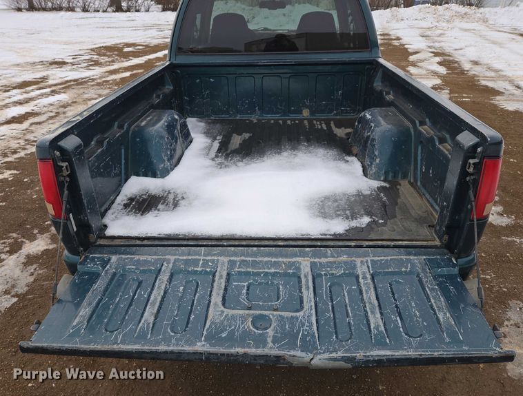 image for item ES2612 1998 GMC Sonoma Ext. Cab pickup truck