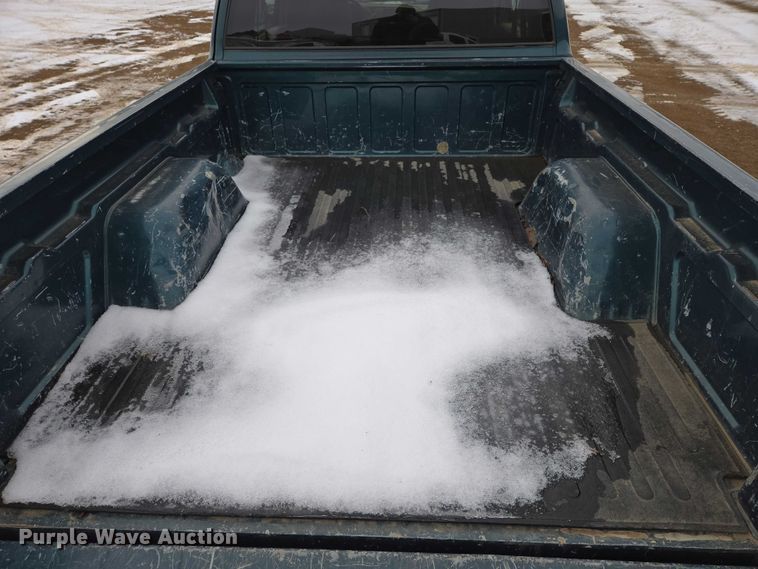 image for item ES2612 1998 GMC Sonoma Ext. Cab pickup truck