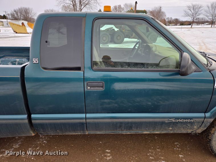 image for item ES2612 1998 GMC Sonoma Ext. Cab pickup truck