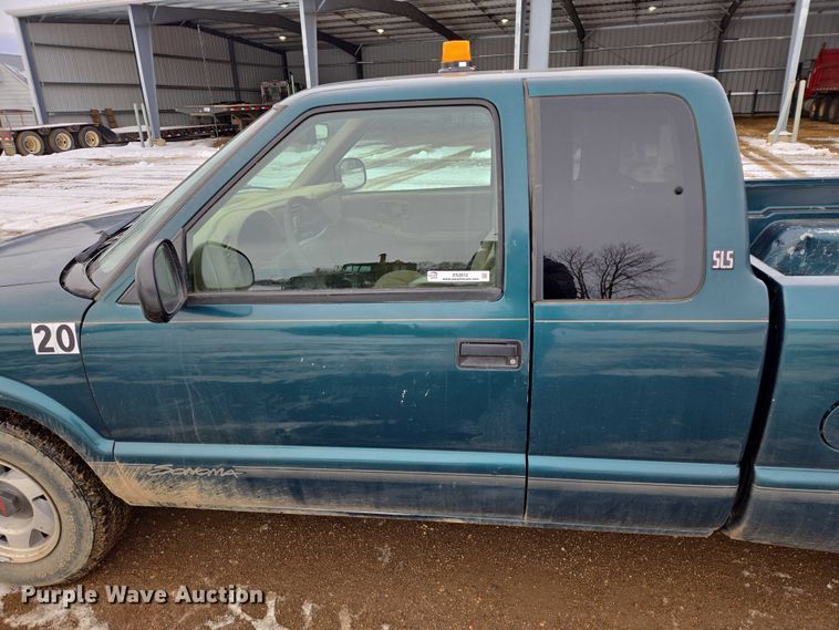 image for item ES2612 1998 GMC Sonoma Ext. Cab pickup truck