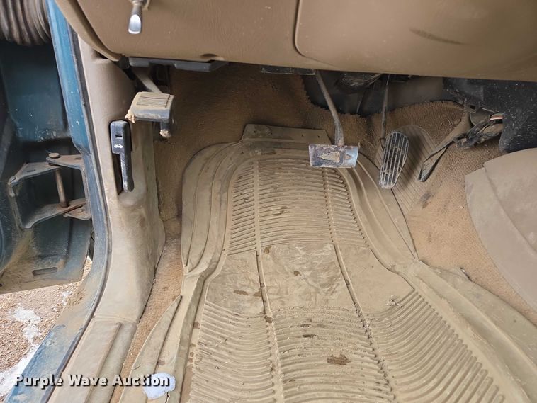 image for item ES2612 1998 GMC Sonoma Ext. Cab pickup truck