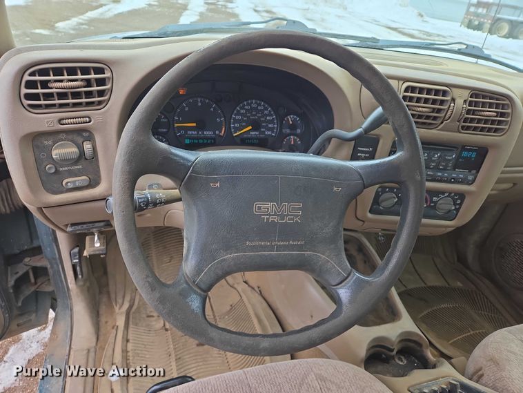 image for item ES2612 1998 GMC Sonoma Ext. Cab pickup truck