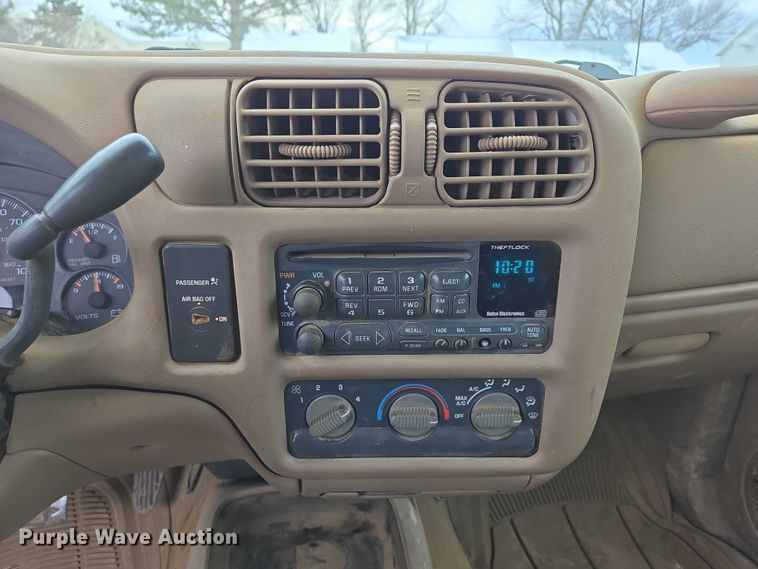 image for item ES2612 1998 GMC Sonoma Ext. Cab pickup truck