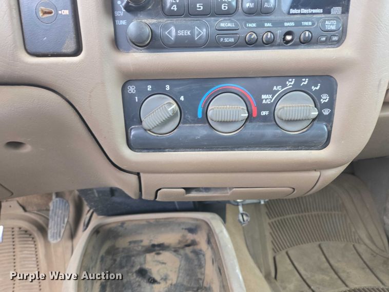 image for item ES2612 1998 GMC Sonoma Ext. Cab pickup truck