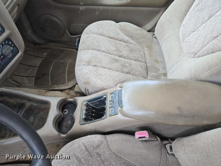 image for item ES2612 1998 GMC Sonoma Ext. Cab pickup truck