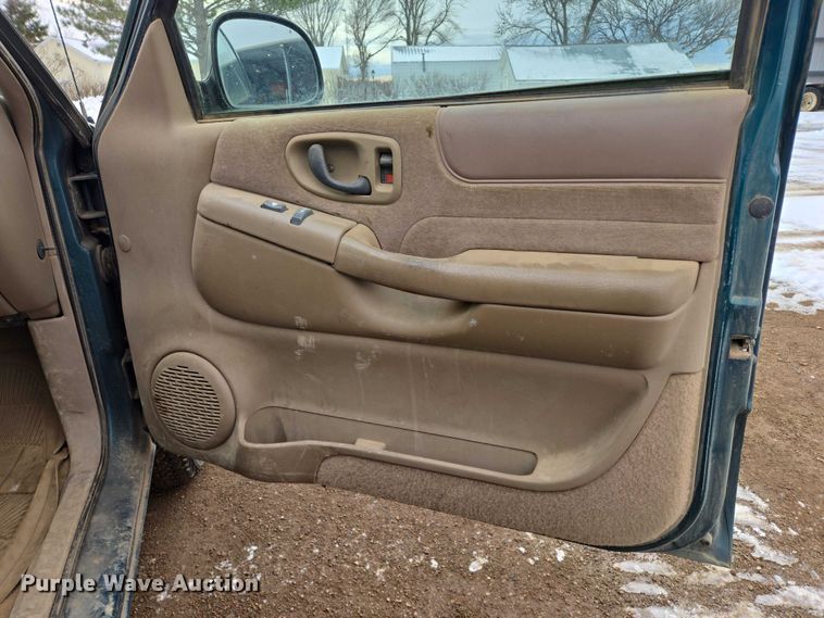 image for item ES2612 1998 GMC Sonoma Ext. Cab pickup truck