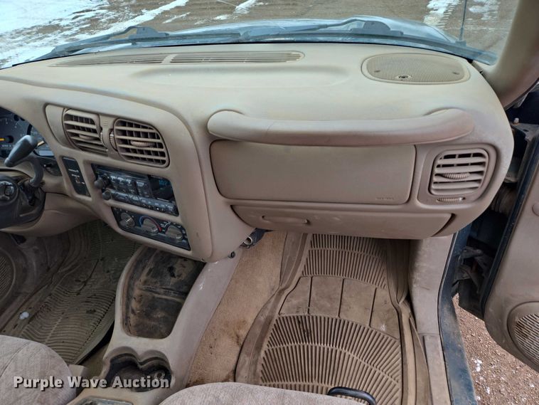 image for item ES2612 1998 GMC Sonoma Ext. Cab pickup truck