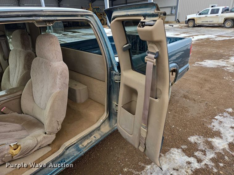 image for item ES2612 1998 GMC Sonoma Ext. Cab pickup truck