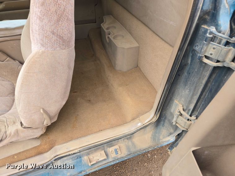 image for item ES2612 1998 GMC Sonoma Ext. Cab pickup truck