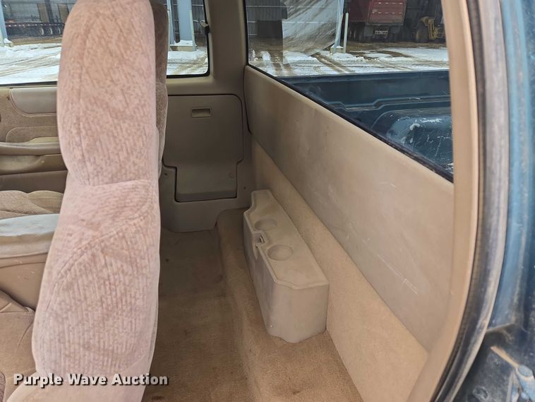 image for item ES2612 1998 GMC Sonoma Ext. Cab pickup truck