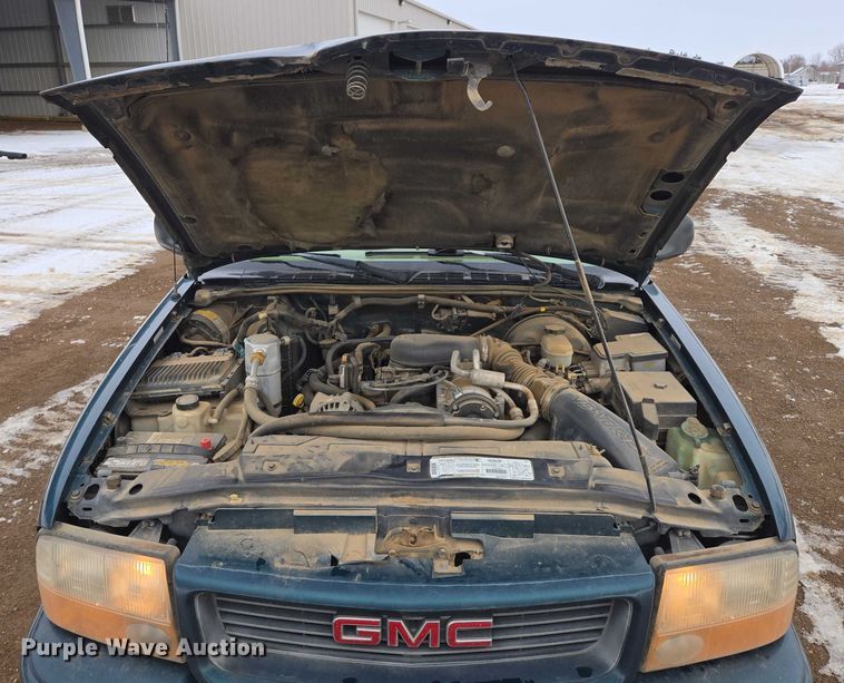 image for item ES2612 1998 GMC Sonoma Ext. Cab pickup truck