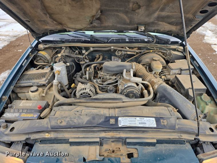 image for item ES2612 1998 GMC Sonoma Ext. Cab pickup truck