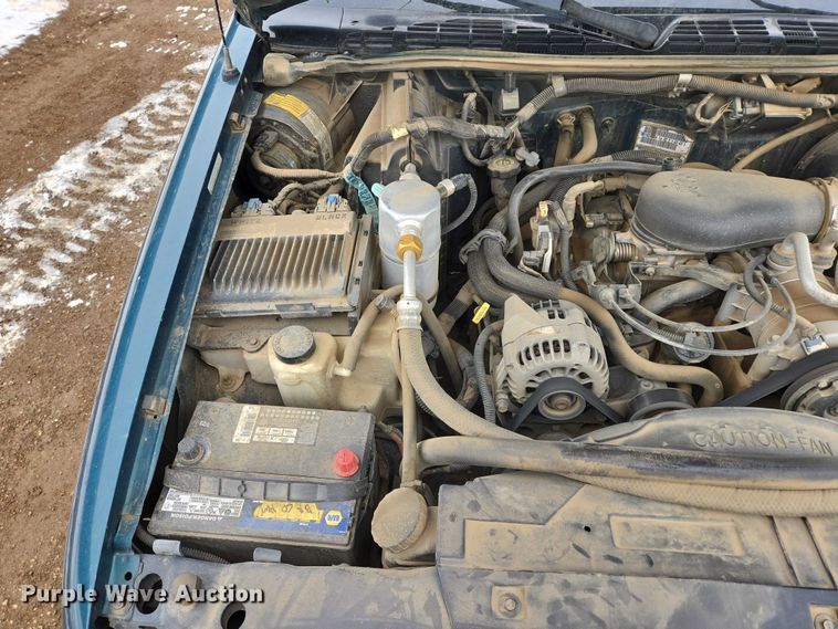 image for item ES2612 1998 GMC Sonoma Ext. Cab pickup truck