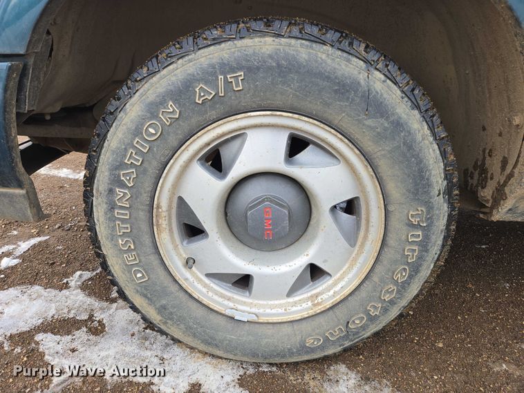 image for item ES2612 1998 GMC Sonoma Ext. Cab pickup truck