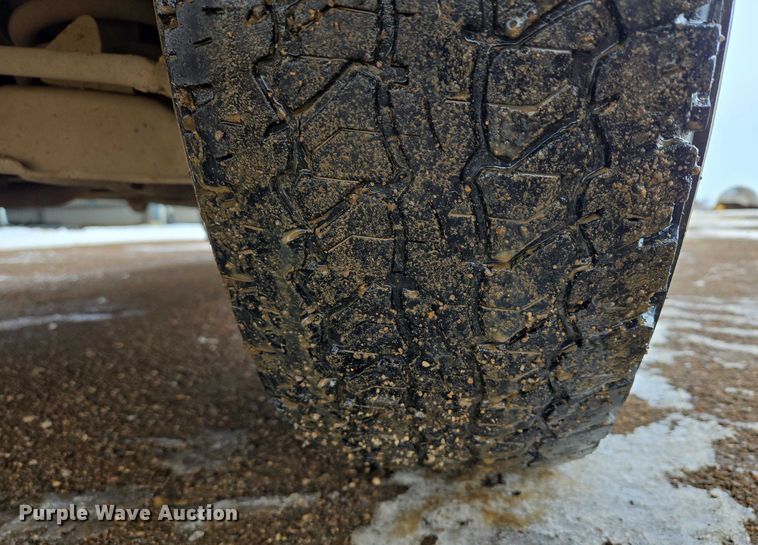 image for item ES2612 1998 GMC Sonoma Ext. Cab pickup truck