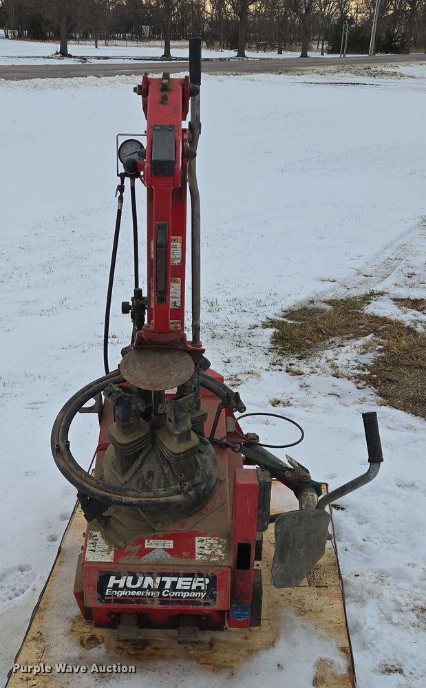 image for item ES2613 Butler TC3250 tire machine