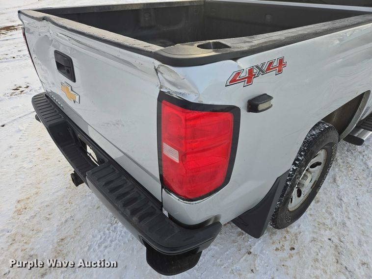 image for item ES2615 2016 Chevrolet Silverado 1500 Crew Cab pickup truck