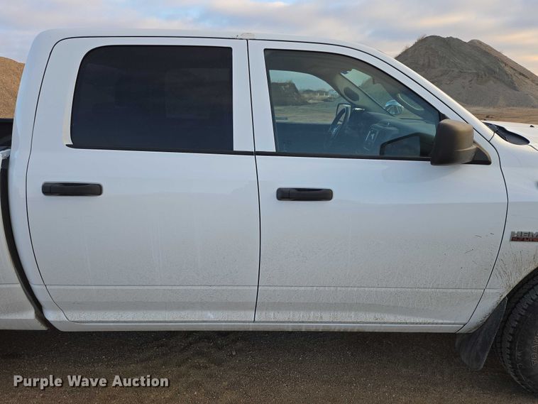 image for item ES2622 2017 RAM 1500 Crew Cab pickup truck