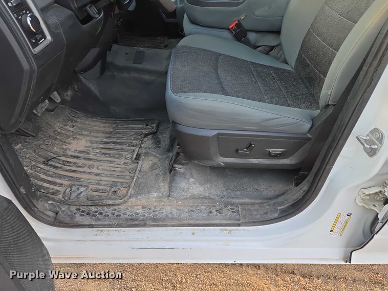 image for item ES2622 2017 RAM 1500 Crew Cab pickup truck