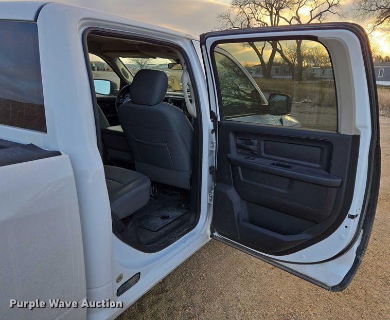 image for item ES2622 2017 RAM 1500 Crew Cab pickup truck