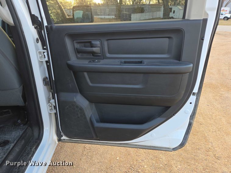 image for item ES2622 2017 RAM 1500 Crew Cab pickup truck