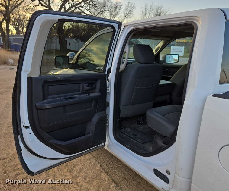 image for item ES2622 2017 RAM 1500 Crew Cab pickup truck