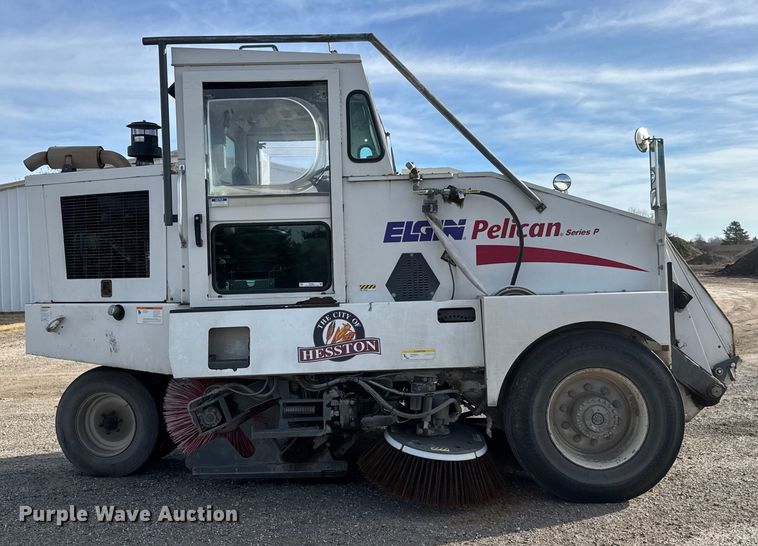 image for item ET4021 2000 Elgin Pelican Series P street sweeper truck