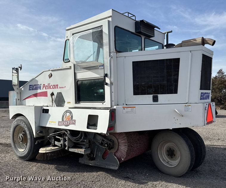 image for item ET4021 2000 Elgin Pelican Series P street sweeper truck