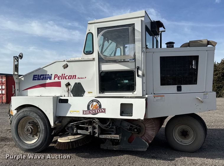 image for item ET4021 2000 Elgin Pelican Series P street sweeper truck