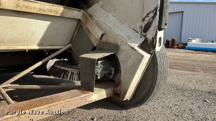 image for item ET4021 2000 Elgin Pelican Series P street sweeper truck