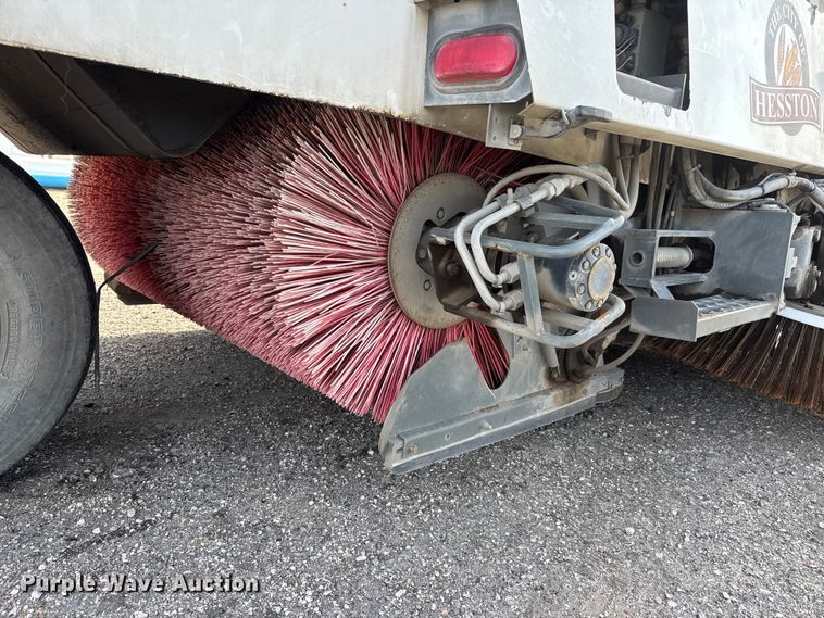 image for item ET4021 2000 Elgin Pelican Series P street sweeper truck