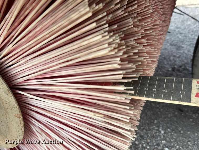 image for item ET4021 2000 Elgin Pelican Series P street sweeper truck