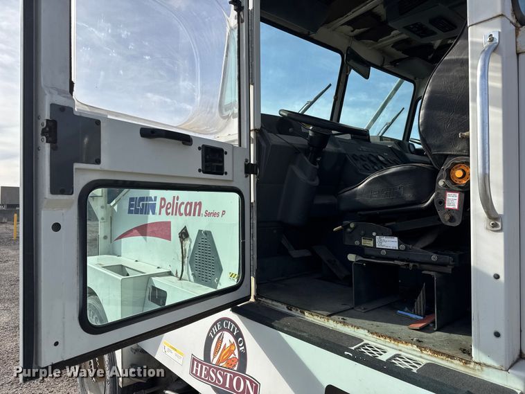 image for item ET4021 2000 Elgin Pelican Series P street sweeper truck