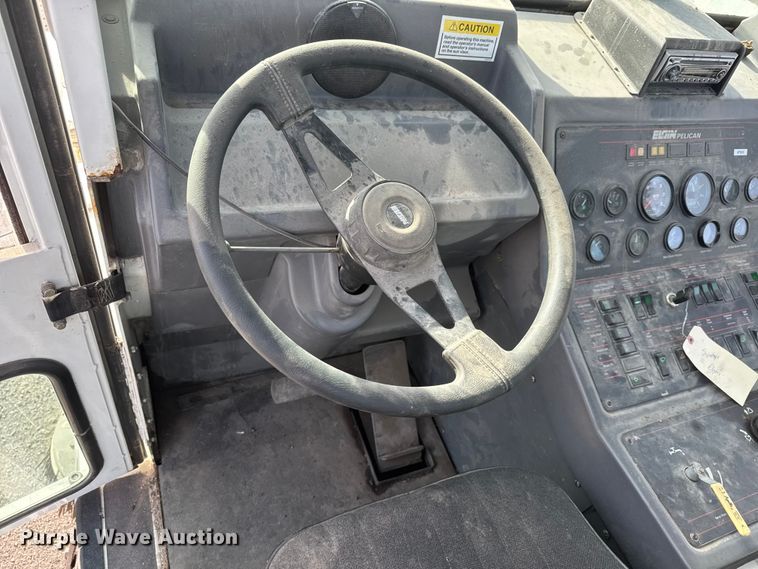 image for item ET4021 2000 Elgin Pelican Series P street sweeper truck