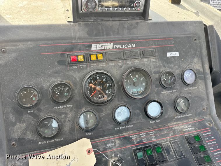 image for item ET4021 2000 Elgin Pelican Series P street sweeper truck