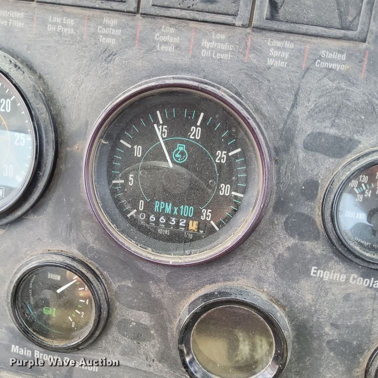 image for item ET4021 2000 Elgin Pelican Series P street sweeper truck